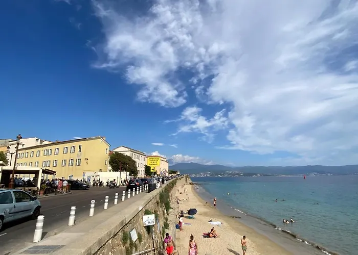 Appartamento Au Coeur De La Vieille